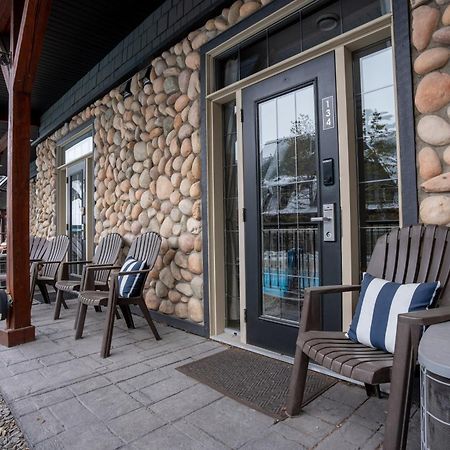 Grotto Canyon Chalet แคนมอร์ ภายนอก รูปภาพ